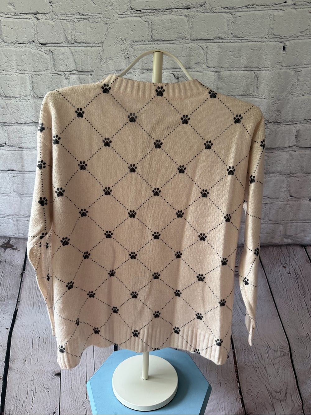 🐾 Dog Paw Print Button-Up Sweater Cardigan Cream/Ivory Cozy Long Sleeve - Picture 3 of 7